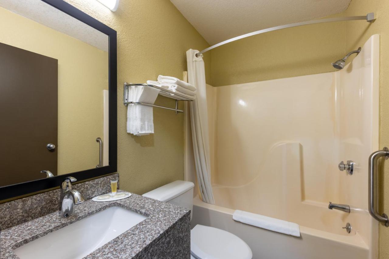 Hotel Super 8 By Wyndham Nixa/Springfield Area Extérieur photo